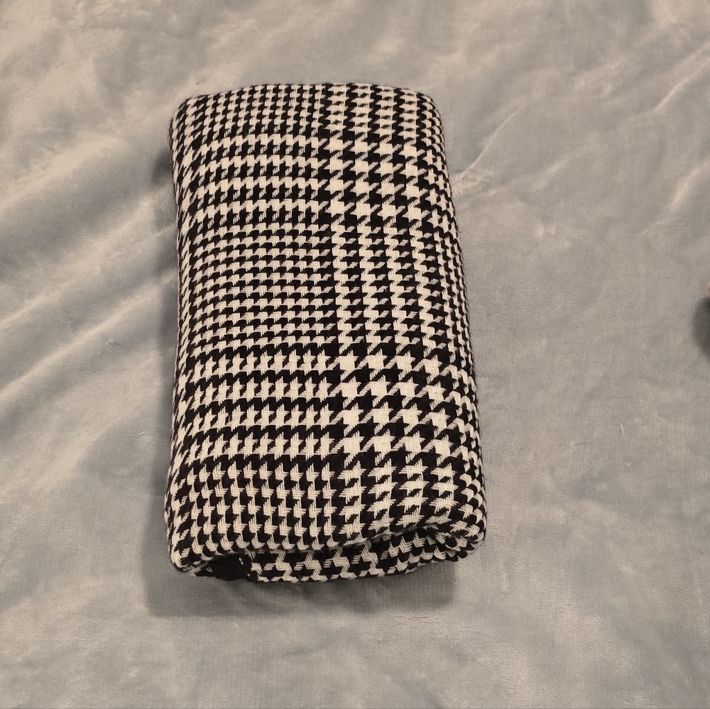 Two In One!  Reversible Black and White Houndstooth Poncho,  One Size (1105) - Picture 5 of 5